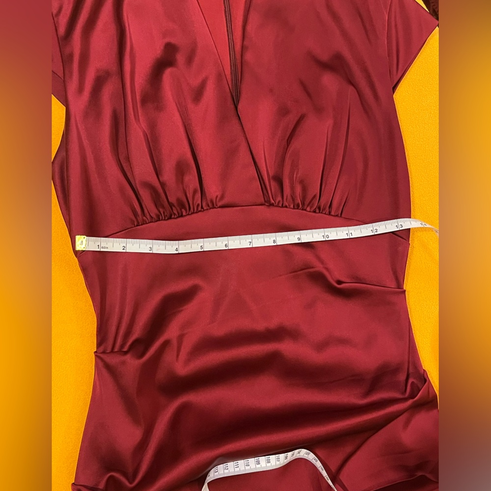 Burgundy Evening Dress. Satin. Ruching on the skirt V-neck. Size S. Xscape brand - Picture 10 of 13